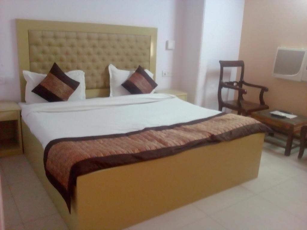 דלהי Hotel O Hotel Landmark Inn מראה חיצוני תמונה